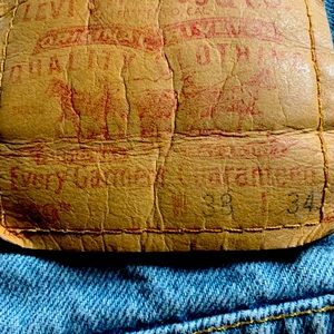 Gently used Levi’s 38 x 34 569 jeans loose straight